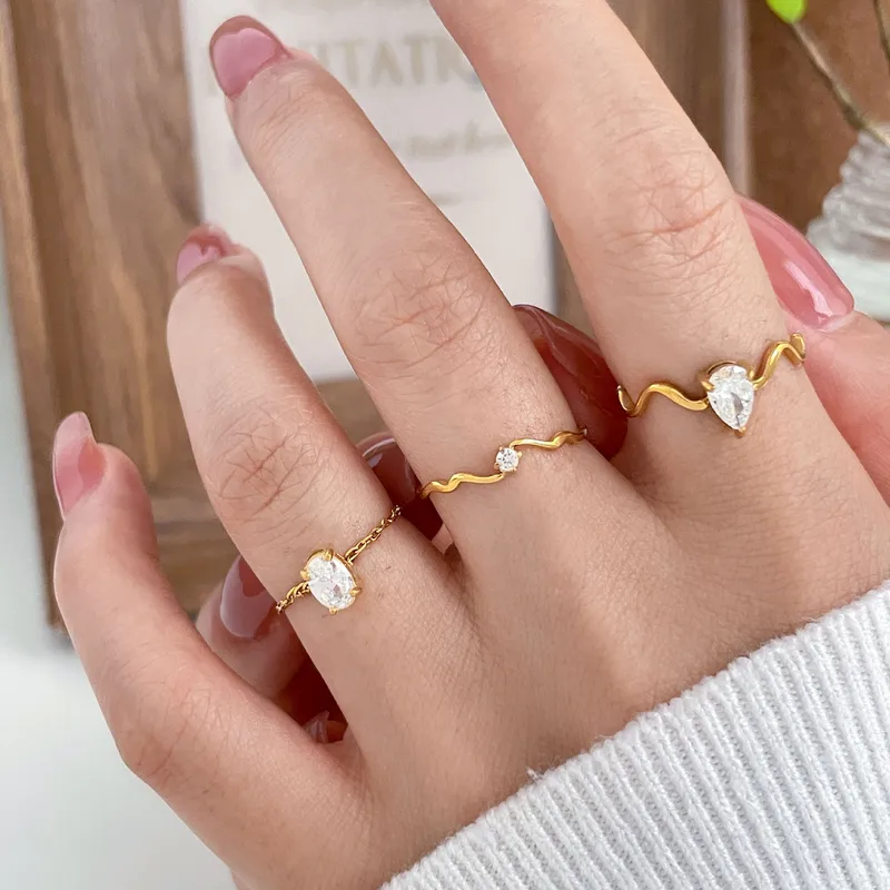 Twisted Dewdrop Ring- Size 7